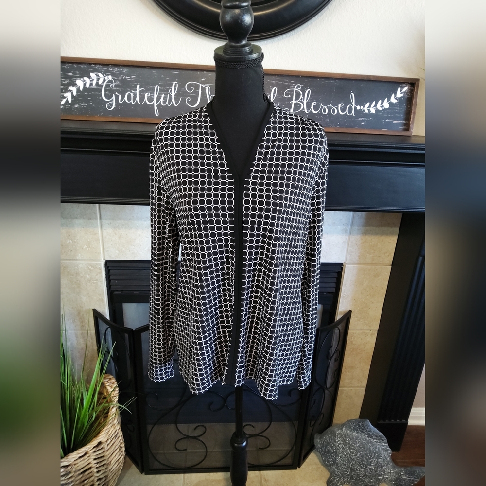 Liz Claiborne Geometric Black and White Top